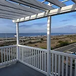 Beach House In Heart Of Nyc